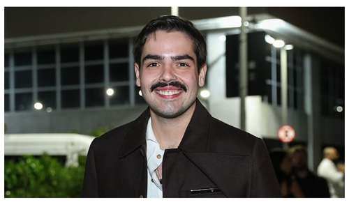 Guia Completo: Como Fazer um Fake Story de Festa de 15 Anos Realista