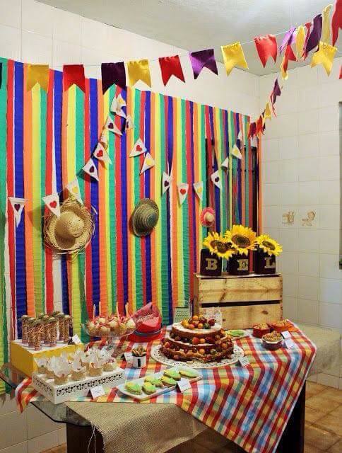 como fazer decoração de festa junina com material reciclado para escola