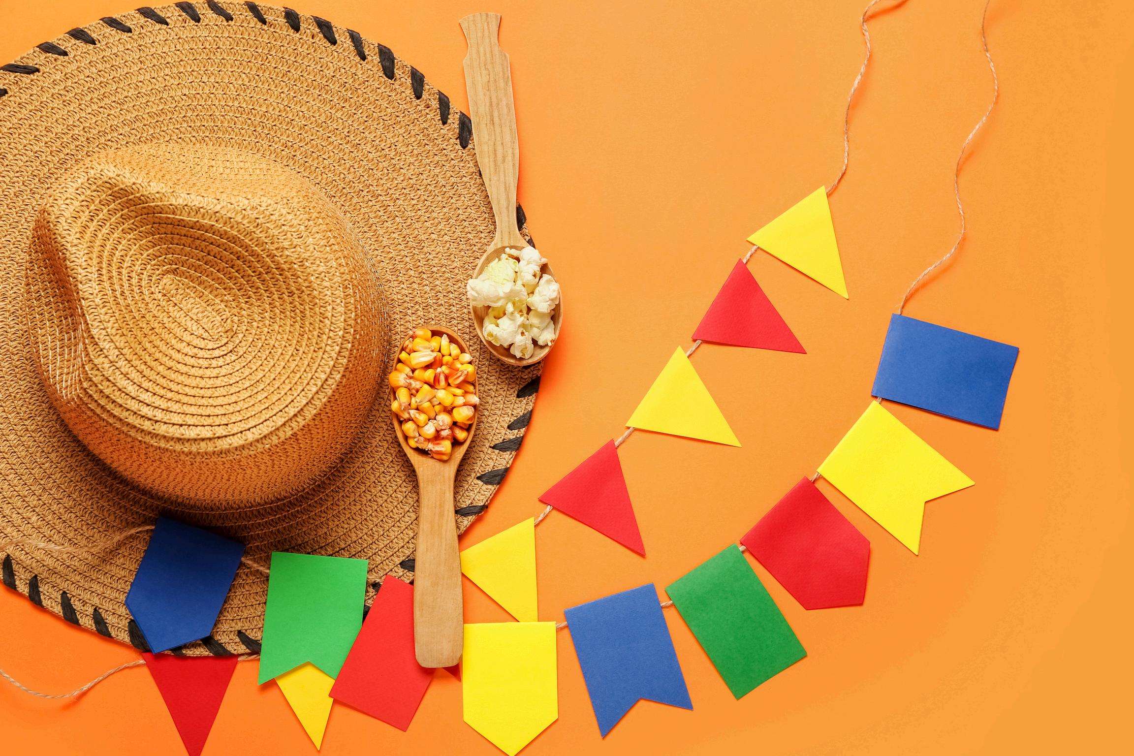 como fazer enfeites de EVA para festa junina