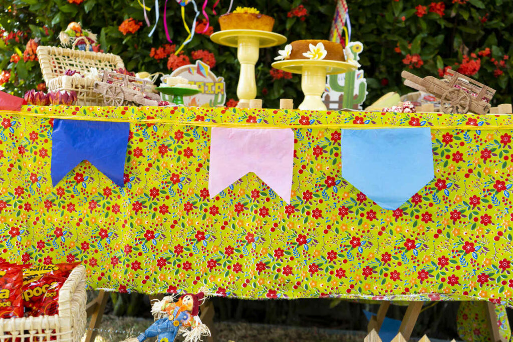ideias de decoração festa junina simples e barata