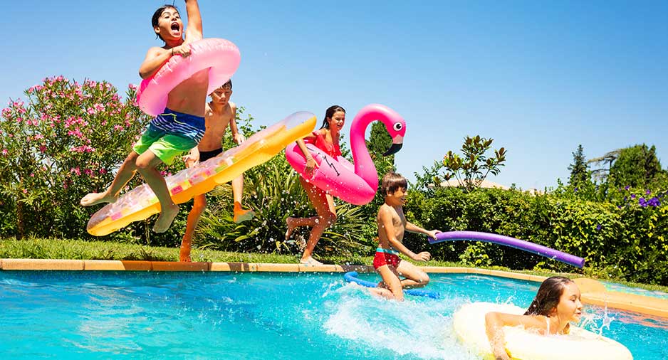 Pool Party Infantil vs. Adulto: Dicas Essenciais para Cada Ocasião