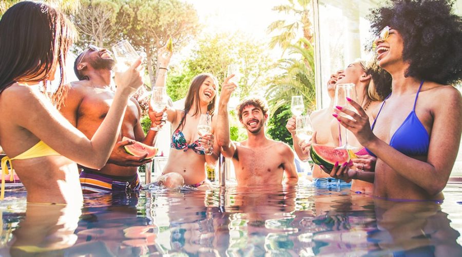 Pool Party Infantil vs. Adulto: Dicas Essenciais para Cada Ocasião