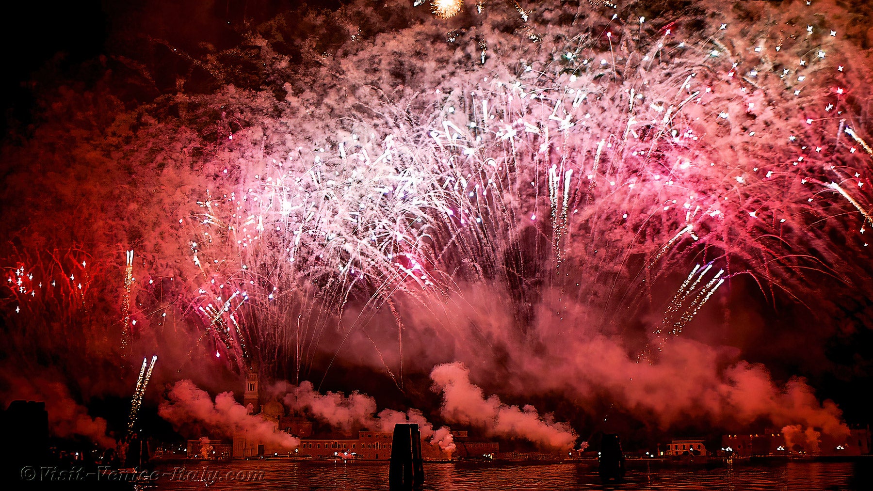 Combinações de Cores com Vermelho: Dicas de Especialistas para sua Decoração
