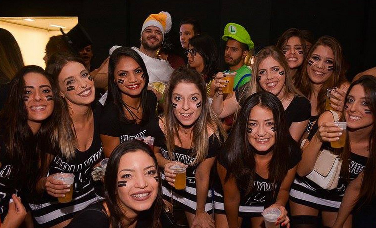 Streetwear e Conforto: Looks Masculinos para Festas Universitárias 2025