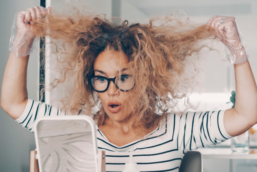 cabelo manchado depois de morena iluminada