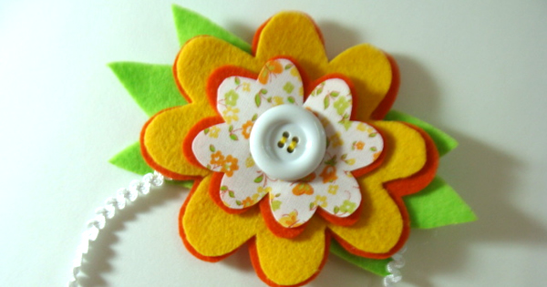 flor de feltro para cabelo