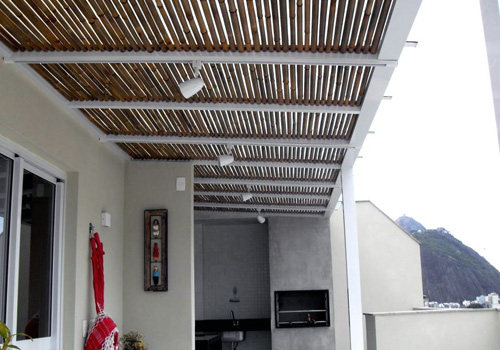 Guia Completo: Como Escolher o Melhor Forro de Bambu para Seu Pergolado