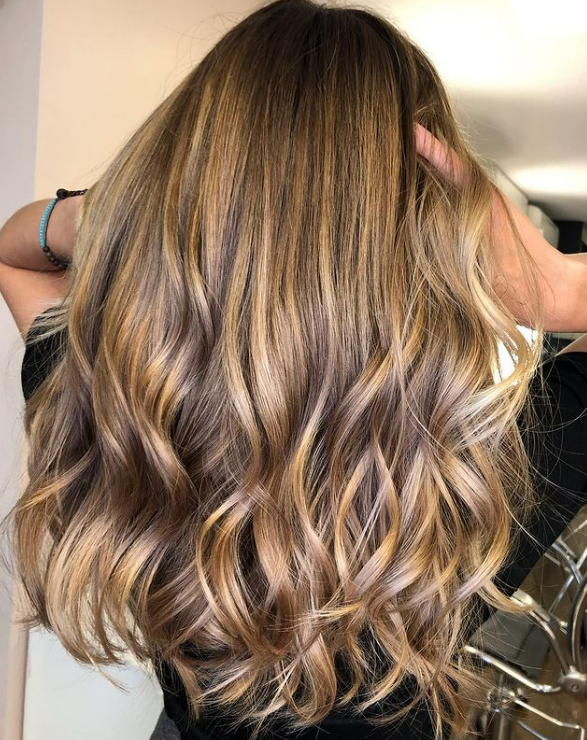 foto de cabelo morena iluminada