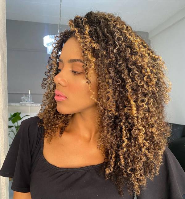 foto de cabelo morena iluminada