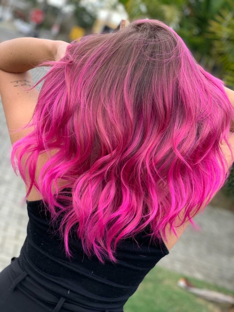 Descoloração e Hidratação: O Segredo para Cabelos Coloridos Saudáveis