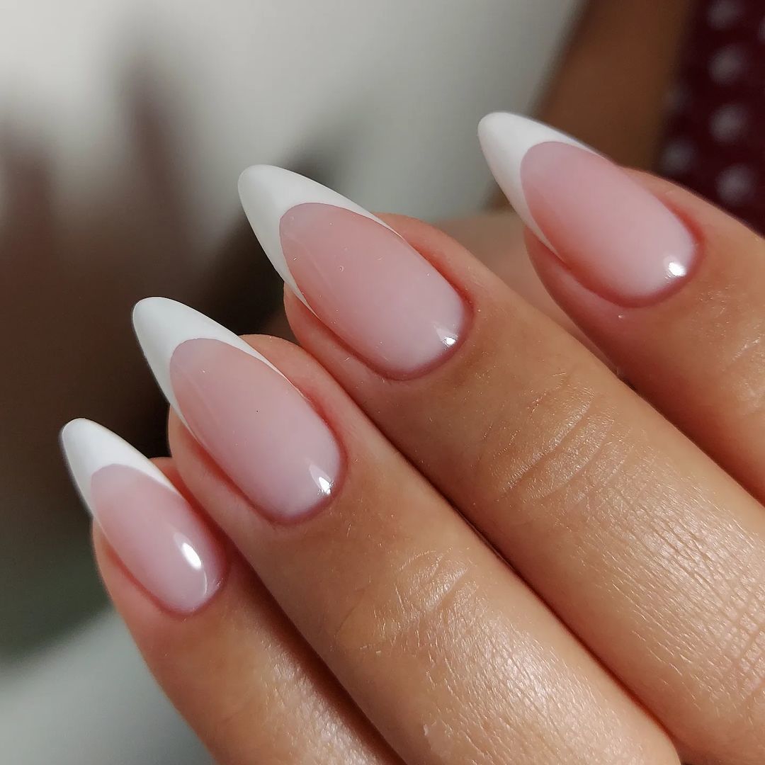 Francesinha Invertida Unha Amendoada (Moon Nails)