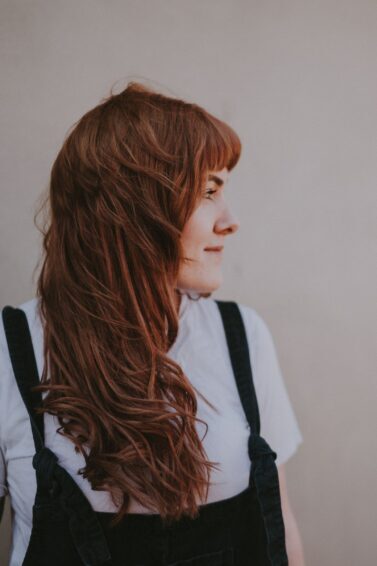 5 ideias de títulos:
1. Como escolher a franja ideal para cabelo longo e liso.
2. Os 5 tipos de franja que mais combinam com cabelo longo liso.
3. Guia completo: Manutenção e estilização da franja em cabelos longos.
4. Transforme seu visual: Franjas que emolduram o rosto em cabelos lisos longos.
5. Tendências de franja para cabelo longo liso: Inspire-se!