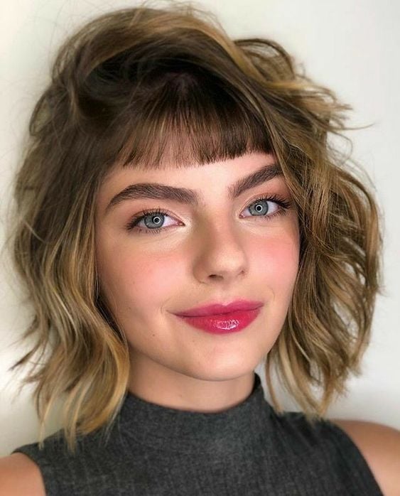 Como Estilizar a Franja Cortina para Rosto Redondo: Guia Completo