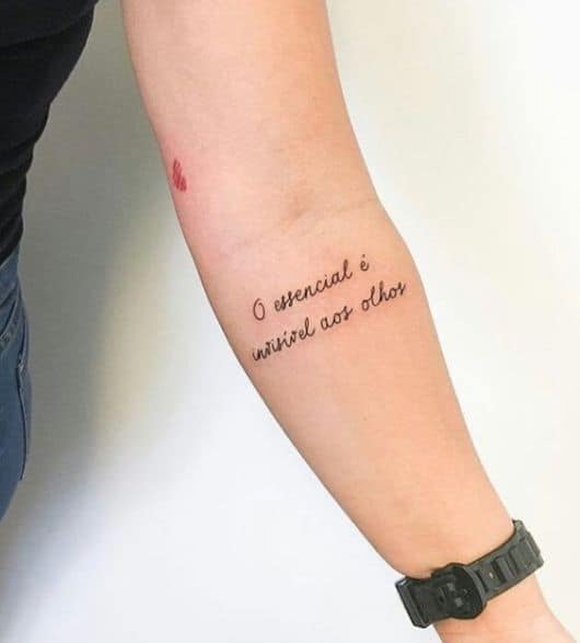 tatuagem de frase minimalista