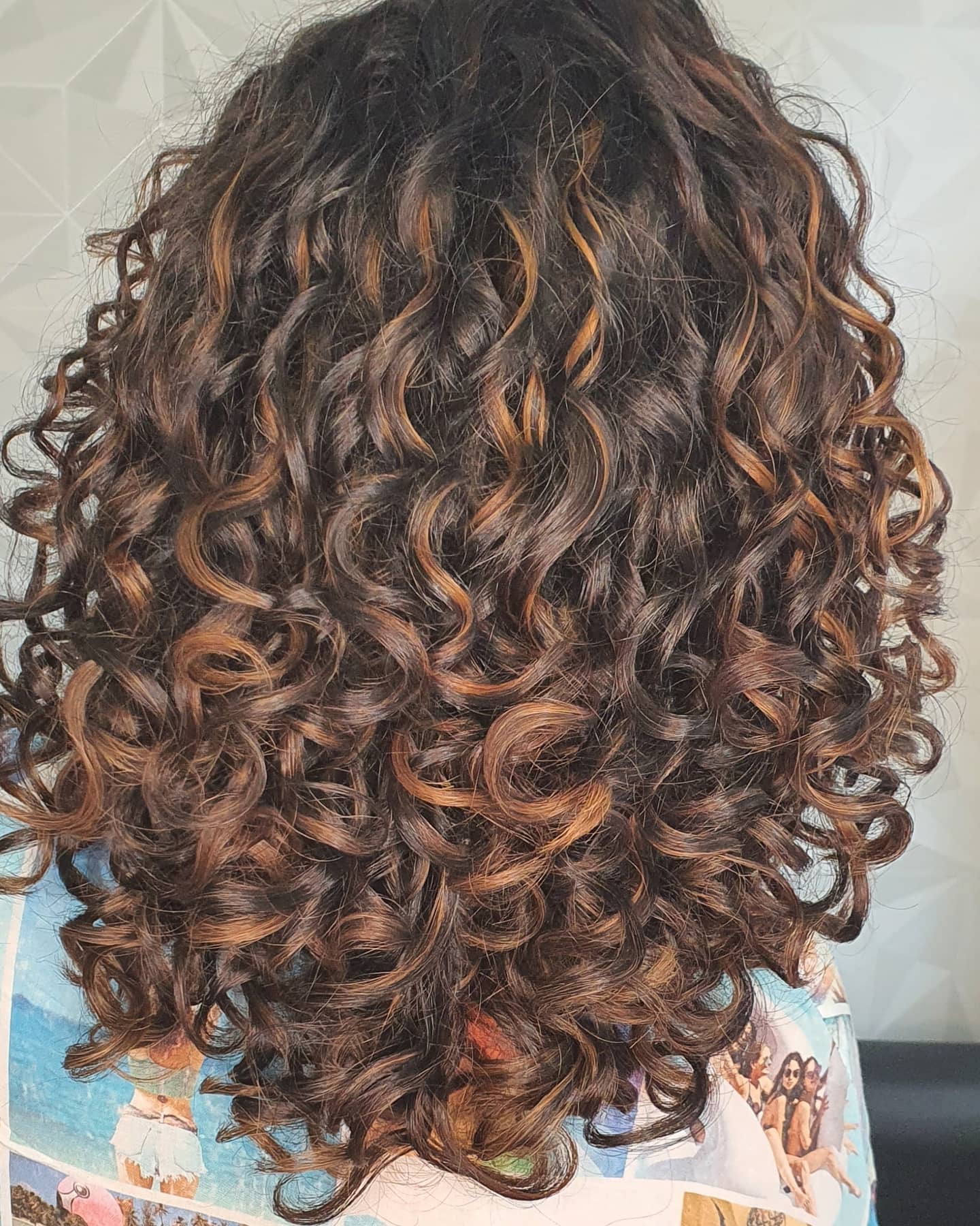 WhatsApp e Redes Sociais. 4. Galeria dos Cachos: Conheça os Serviços e a Reputação do Salão no Ipiranga. 5. Dicas de Cuidados para Cabelos Cacheados Inspiradas na Galeria dos Cachos.