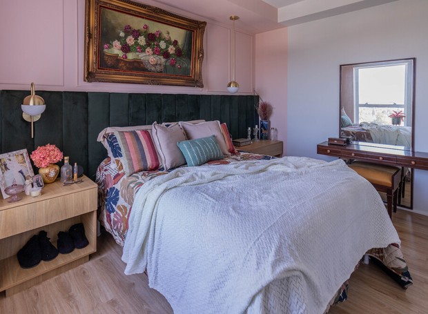 5 ideias de títulos:
1. A Evolução do Estilo Gótico: Da Arquitetura Medieval à Subcultura Moderna
2. Desvendando a Estética Gótica: Moda