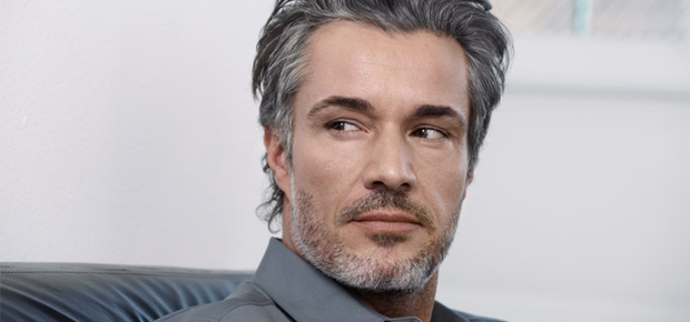 Assumir o Grisalho: Um Guia de Estilo e Autenticidade