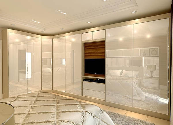 solução de quarto pequeno com tv