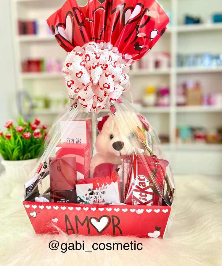 5 Ideias de Cestas de Presente para Todas as Ocasiões
Como Montar uma Cesta de Café da Manhã Perfeita
Cesta de Autocuidado: O Presente Ideal para Relaxamento
Surpreenda com uma Cesta Temática de Cinema em Casa
Guia Completo: Montagem e Decoração de Cestas de Presente