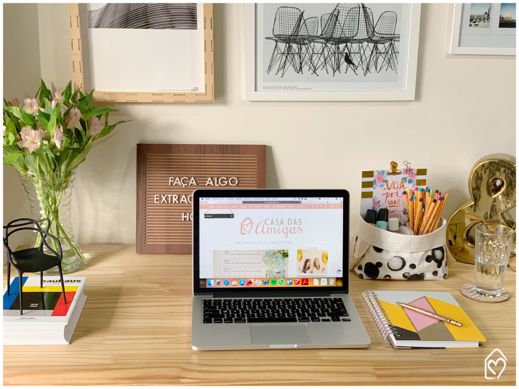 ideia de decoracao de mesa homeoffice feminina blogger