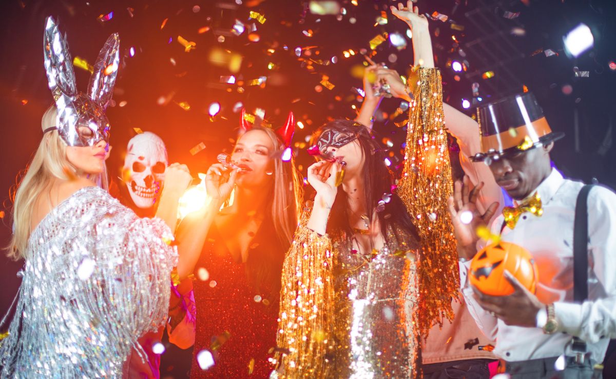 5 ideias de títulos:
1. Guia Completo: Como Escolher a Fantasia Perfeita para Sua Festa
2. De Clássicas a Criativas: As Melhores Ideias de Fantasias para Todas as Ocasiões
3. Festa à Fantasia em Grupo: Dicas e Inspirações para Arrasar com Amigos e Família
4. DIY: Crie Fantasias Incríveis com Itens que Você Já Tem em Casa
5. Conforto e Estilo: Como Escolher a Fantasia Ideal Sem Abrir Mão do Bem-Estar