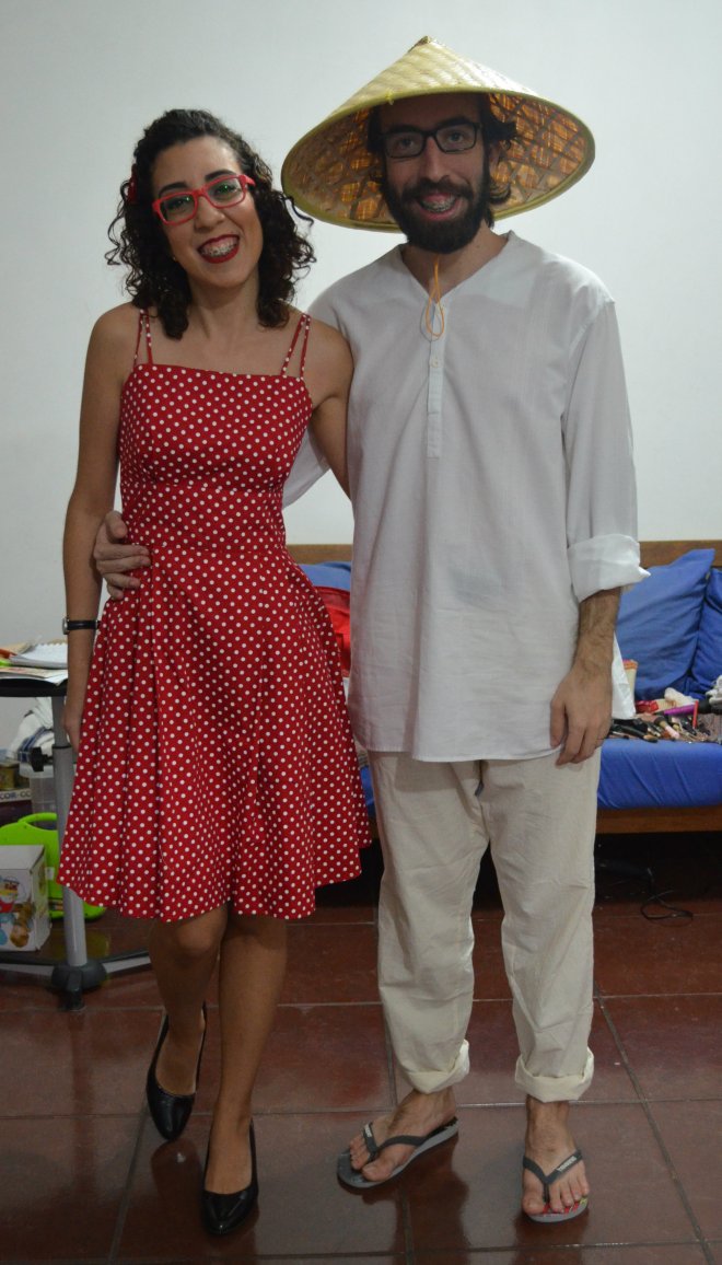 5 ideias de títulos:
1. Guia Completo: Como Escolher a Fantasia Perfeita para Sua Festa
2. De Clássicas a Criativas: As Melhores Ideias de Fantasias para Todas as Ocasiões
3. Festa à Fantasia em Grupo: Dicas e Inspirações para Arrasar com Amigos e Família
4. DIY: Crie Fantasias Incríveis com Itens que Você Já Tem em Casa
5. Conforto e Estilo: Como Escolher a Fantasia Ideal Sem Abrir Mão do Bem-Estar