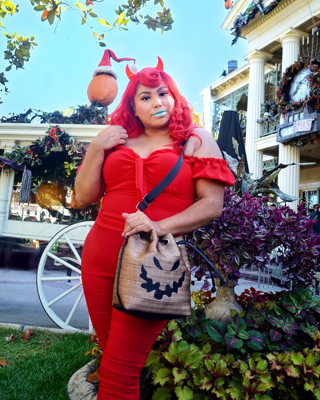 5 ideias de títulos:
1. As Melhores Fantasias Vermelhas para Arrasar no Halloween
2. Carnaval Chegando: Ideias Criativas de Fantasias Vermelhas
3. De Clássicos a Personagens: Guia Completo de Fantasias Vermelhas
4. Como Montar uma Fantasia Vermelha Incrível em Casa
5. Fantasias Vermelhas para Todos os Estilos: Do Assustador ao Divertido