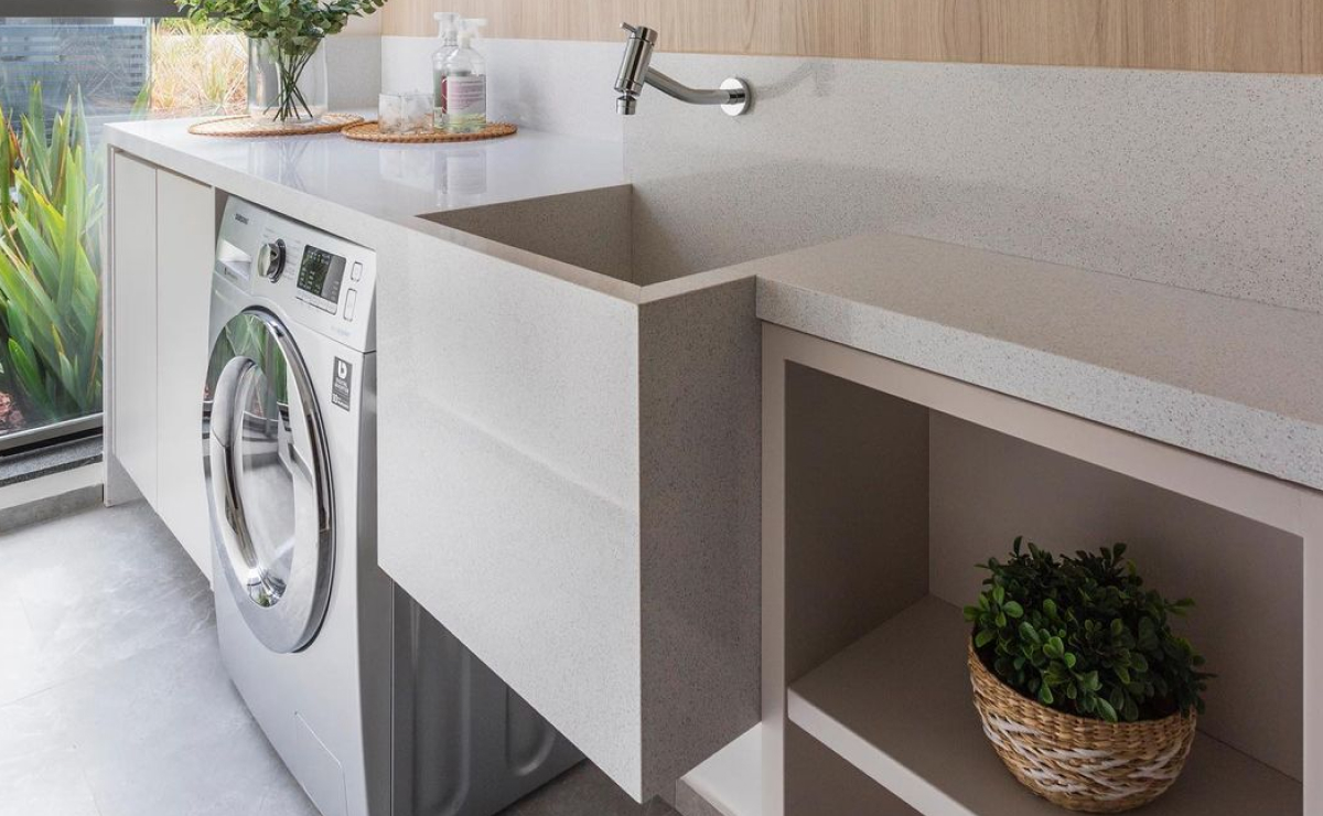 5 Dicas Essenciais para Organizar sua Lavanderia Pequena em 2026
Como a Marcenaria Inteligente Transforma Lavanderias Compactas
Tendências de Cores e Revestimentos para Lavanderias Modernas
Soluções Criativas de Secagem e Armazenamento para Espaços Pequenos
Otimizando a Lavanderia Integrada: Dicas de Design e Funcionalidade