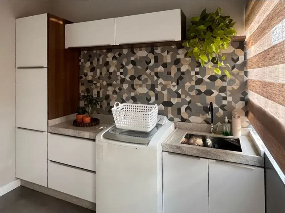 5 Dicas Essenciais para Organizar sua Lavanderia Pequena em 2026
Como a Marcenaria Inteligente Transforma Lavanderias Compactas
Tendências de Cores e Revestimentos para Lavanderias Modernas
Soluções Criativas de Secagem e Armazenamento para Espaços Pequenos
Otimizando a Lavanderia Integrada: Dicas de Design e Funcionalidade