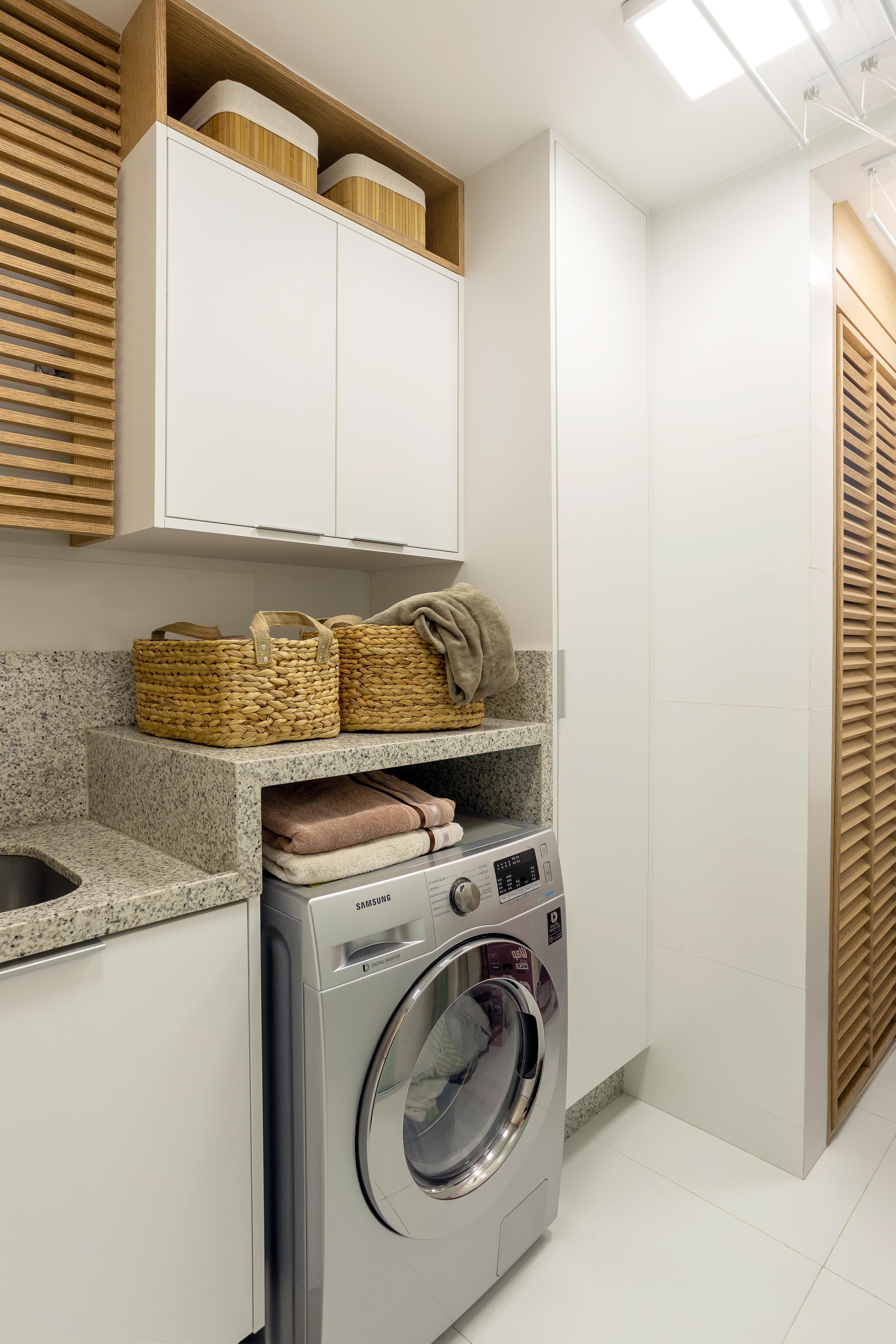 5 Dicas Essenciais para Organizar sua Lavanderia Pequena em 2026
Como a Marcenaria Inteligente Transforma Lavanderias Compactas
Tendências de Cores e Revestimentos para Lavanderias Modernas
Soluções Criativas de Secagem e Armazenamento para Espaços Pequenos
Otimizando a Lavanderia Integrada: Dicas de Design e Funcionalidade