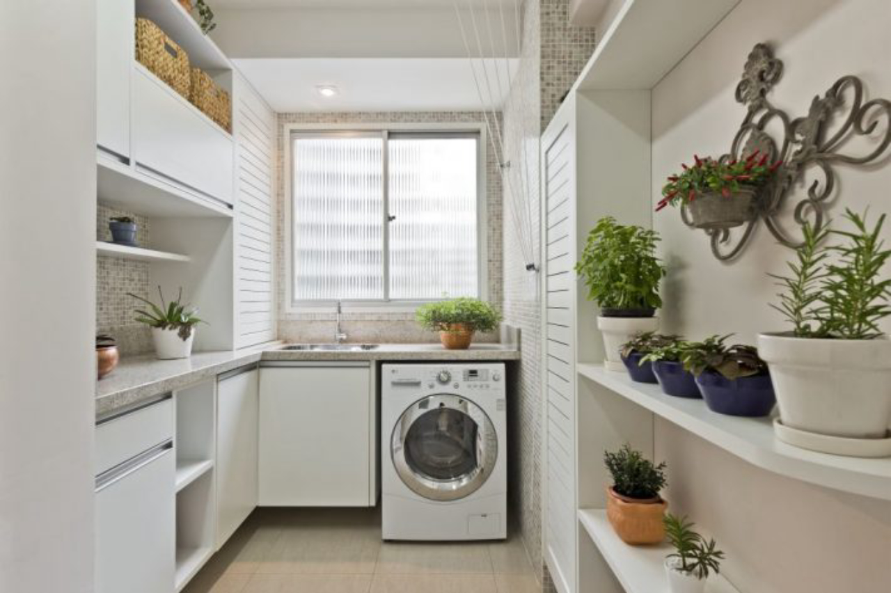 5 Dicas Essenciais para Organizar sua Lavanderia Pequena em 2026
Como a Marcenaria Inteligente Transforma Lavanderias Compactas
Tendências de Cores e Revestimentos para Lavanderias Modernas
Soluções Criativas de Secagem e Armazenamento para Espaços Pequenos
Otimizando a Lavanderia Integrada: Dicas de Design e Funcionalidade