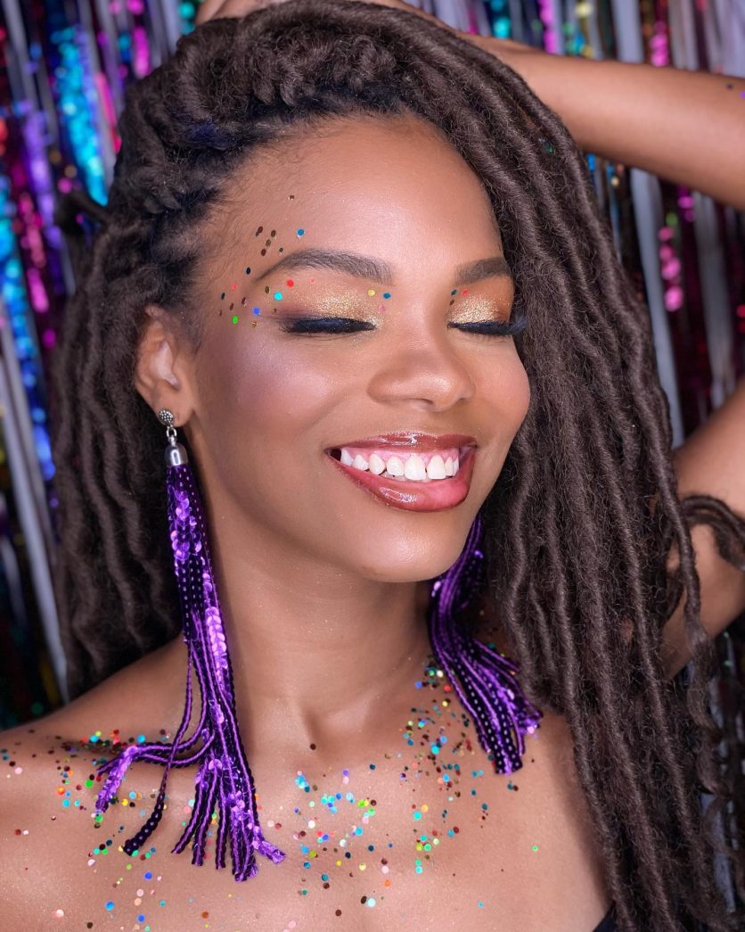 Maquiagem Jelly: O Segredo do Acabamento Molhado para a Folia