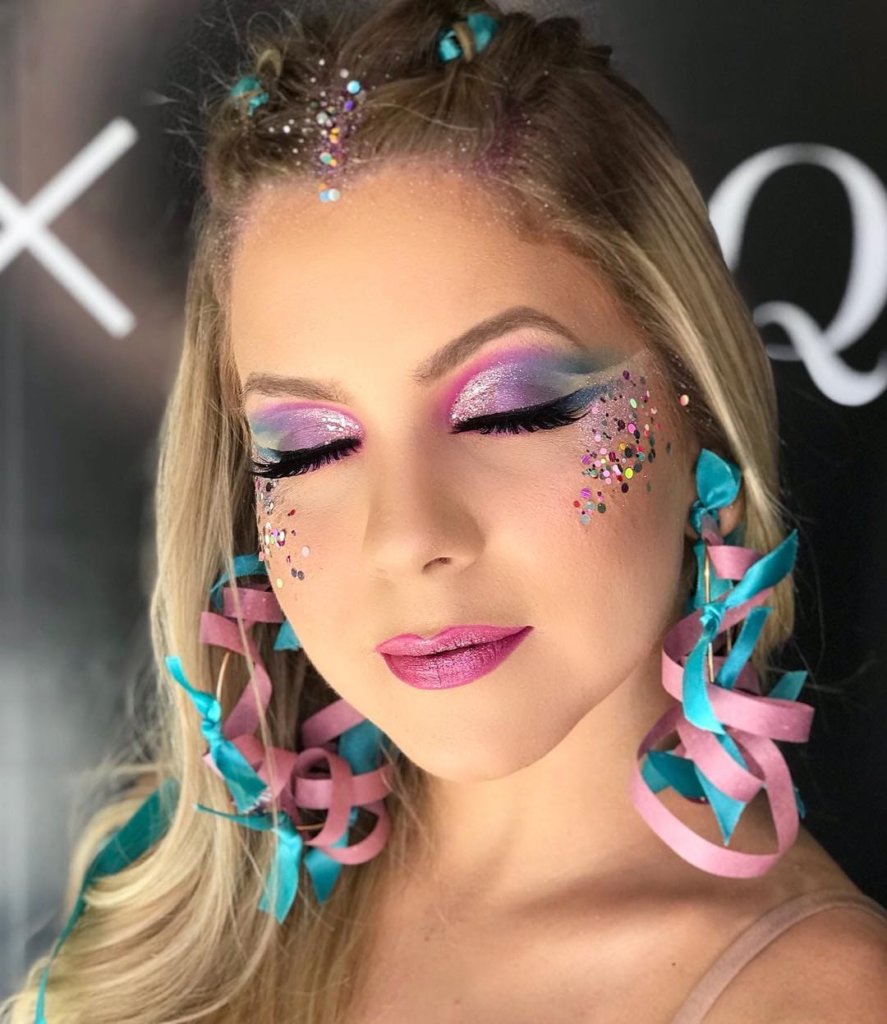 Maquiagem Jelly: O Segredo do Acabamento Molhado para a Folia