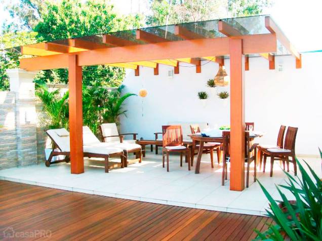 Pergolado de Madeira vs. Pergolado de Metal: Vantagens e Desvantagens