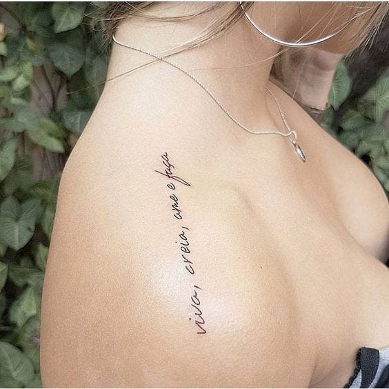 Tatuagens Femininas 2025: As Tendências de Estilo que Você Precisa Conhecer