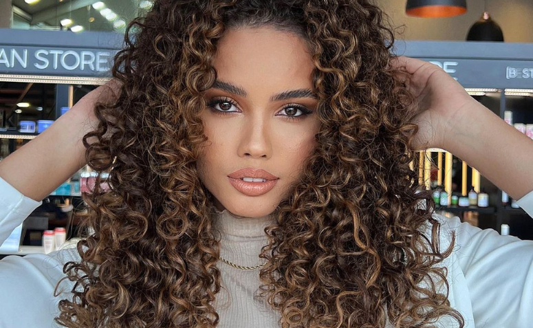 custo de morena iluminada mel escuro em salão