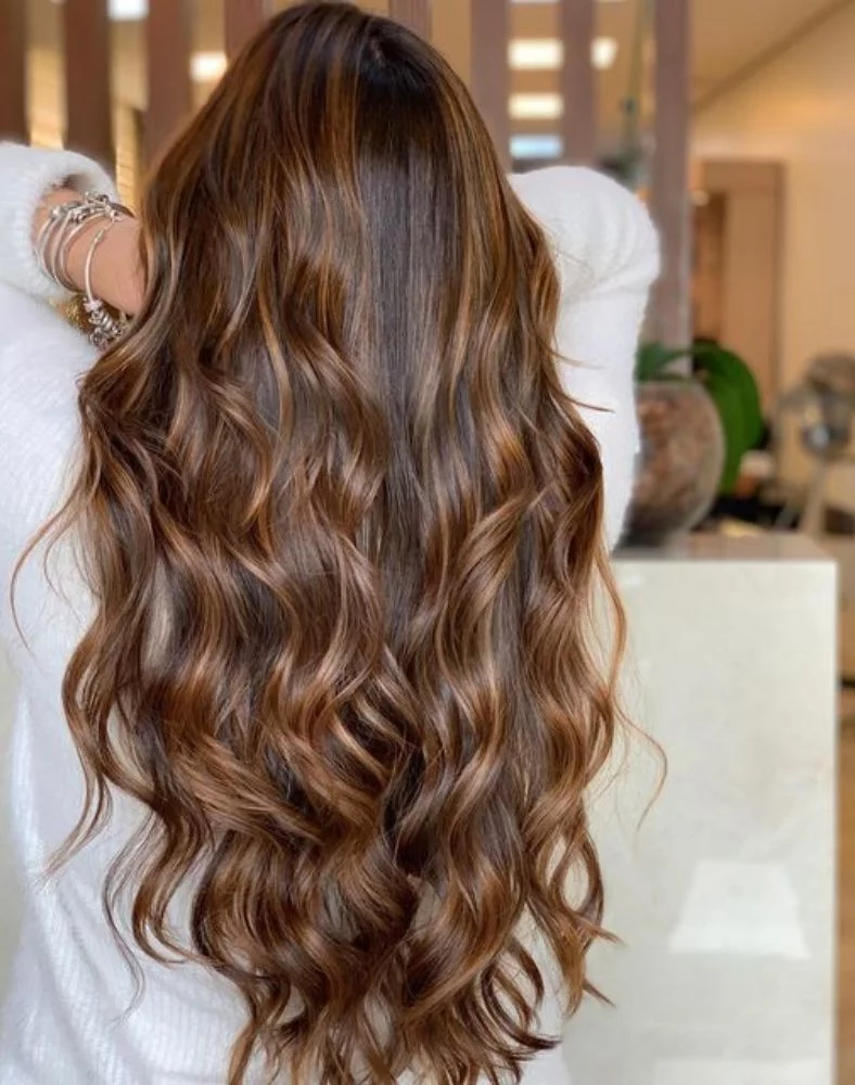 ideias de morena iluminada mel escuro para cada tipo de pele