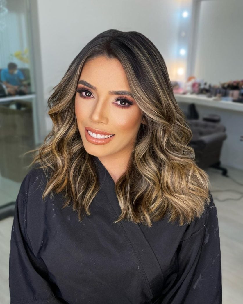 morena iluminada mel acobreado para cabelo cacheado