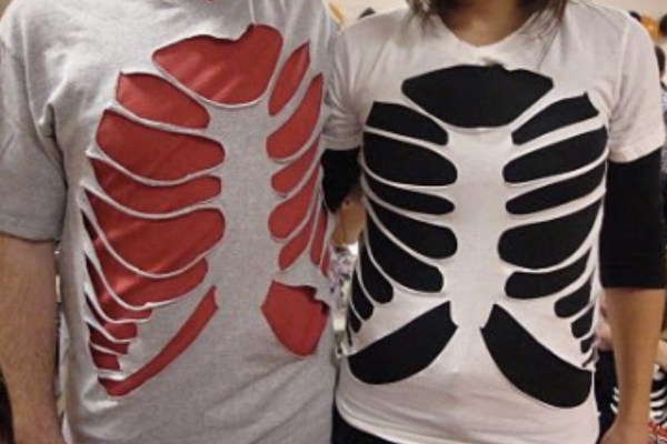 como fazer decote invertido em camiseta