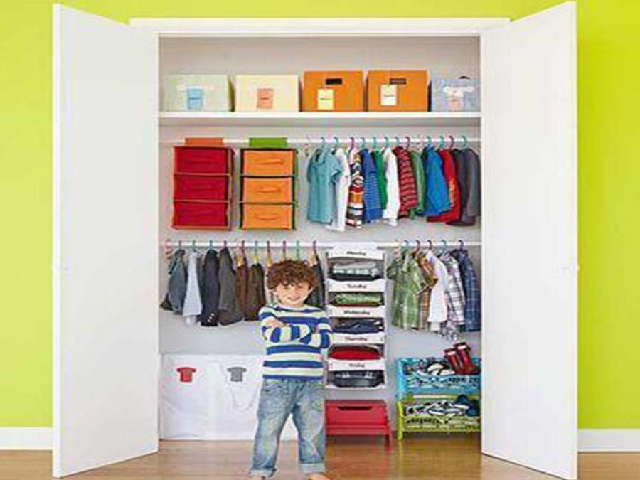 ideias criativas para organizar guarda roupa de bebê