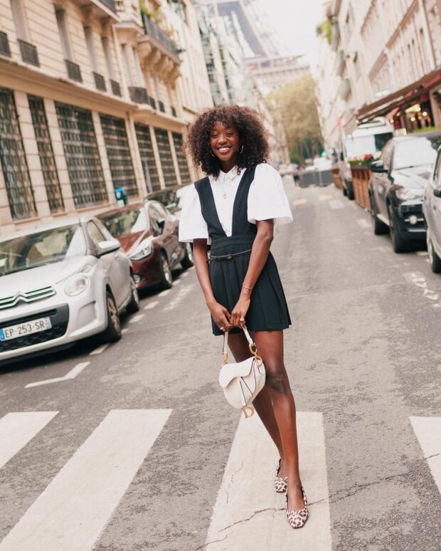 5 ideias de títulos:
1. Verão 2026: As Tendências Essenciais para um Guarda-Roupa Leve e Estiloso
2. Looks Masculinos para o Verão 2026: Sofisticação Relaxada em Destaque
3. Tecidos Naturais e Cores Vibrantes: A Dupla Perfeita para o Verão 2026
4. Do Casual ao Chic: Como Adaptar as Tendências de Verão 2026 para Cada Ocasião
5. Acessórios que Definem o Verão 2026: Detalhes que Elevam seu Look