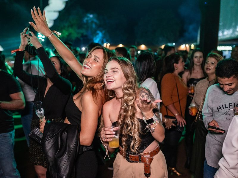 Como escolher o calçado perfeito para raves de longa duração