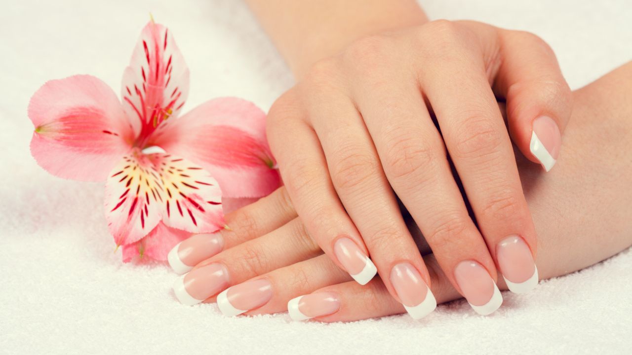 unha postiça realista com glitter