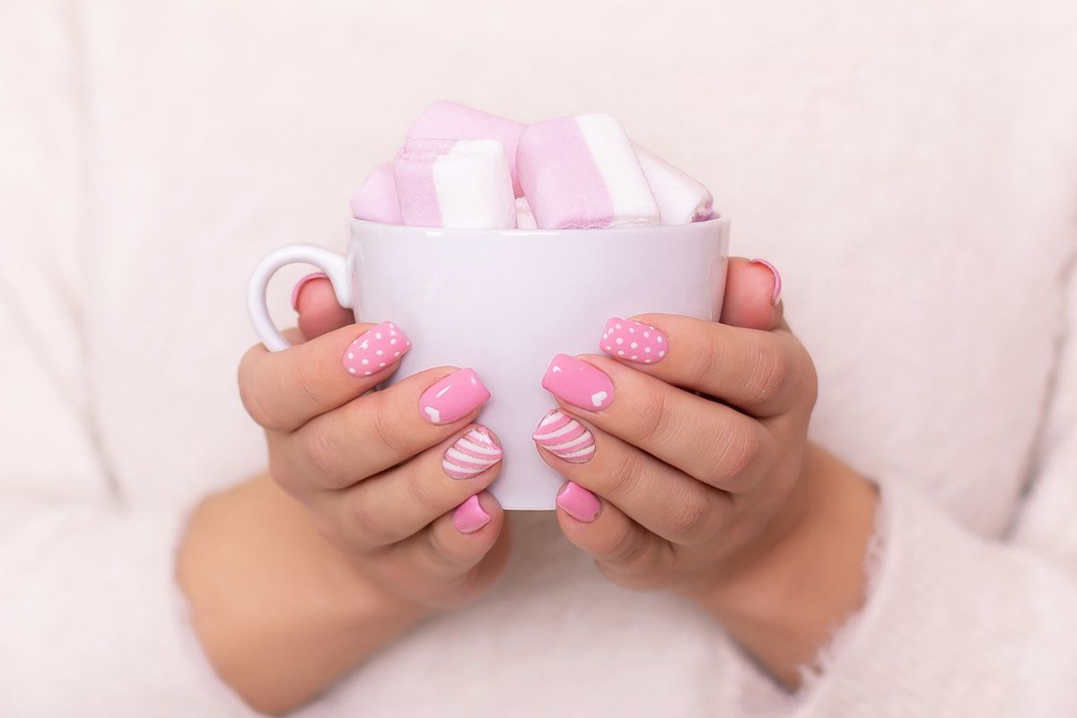 unha francesinha rosa e branco