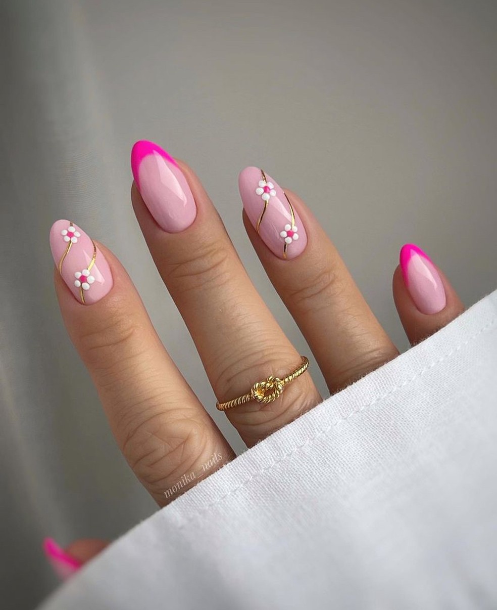 unha francesinha rosa e branco