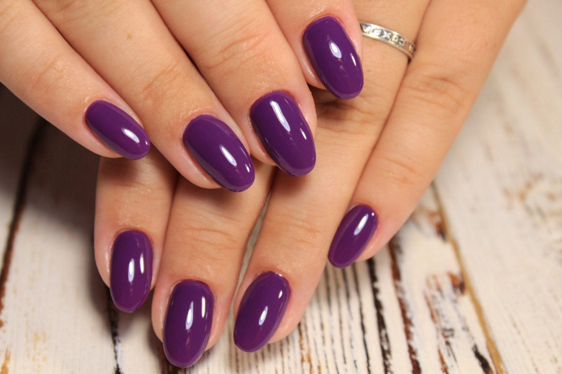 Unhas roxas cromadas