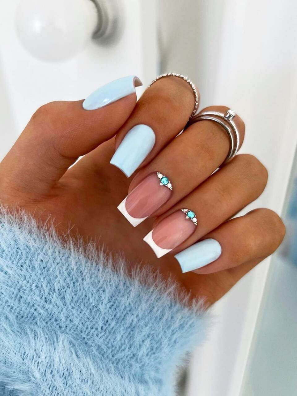 ideias criativas unhas claras decoradas