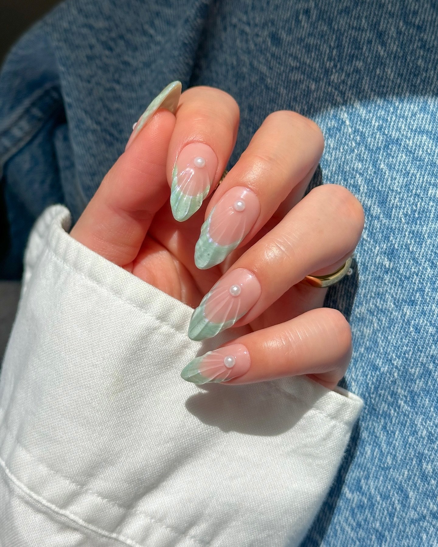 erros comuns ao fazer unhas claras em casa