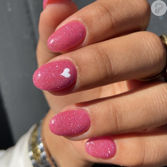 quanto custa fazer unhas rosa com glitter