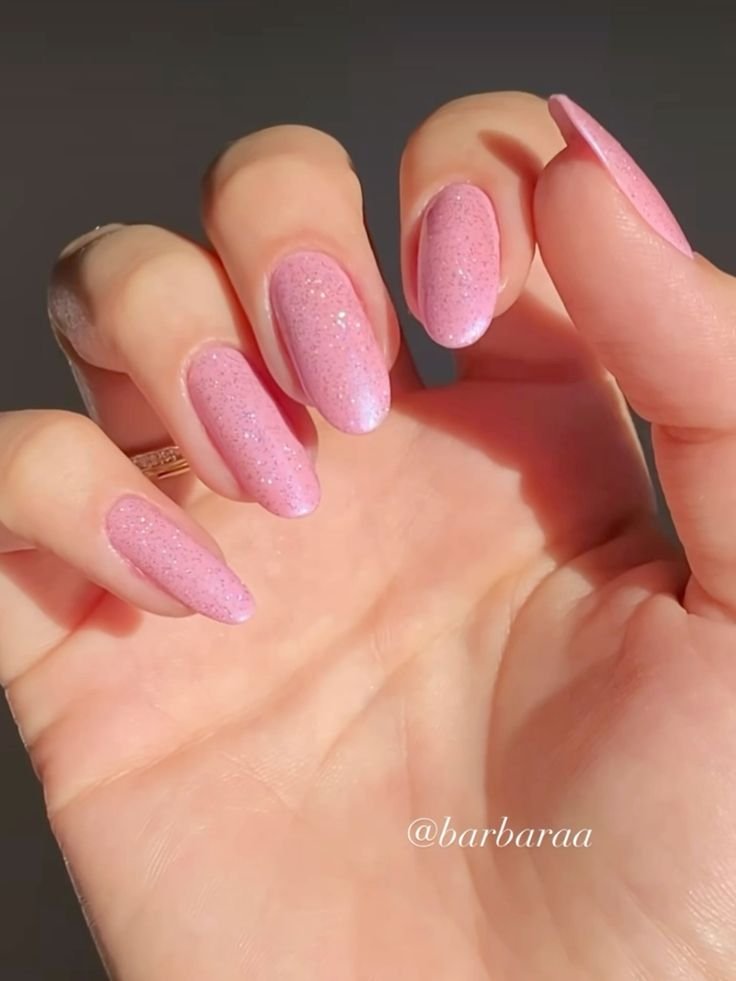 unhas rosa com glitter vs unhas rosa sem glitter